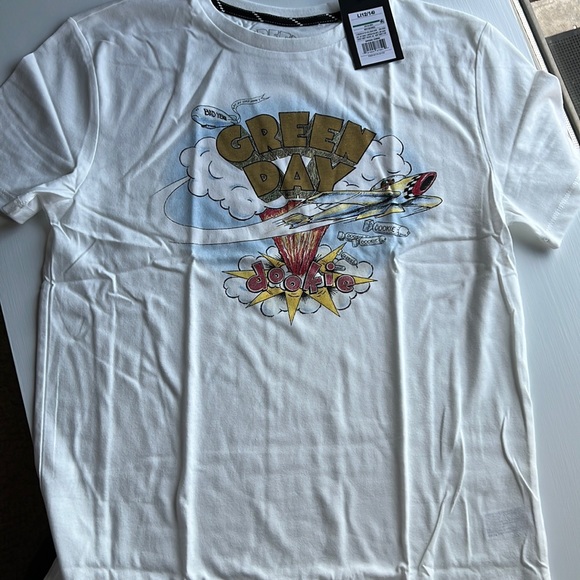 Tops - NWT Women’s Large Green Day Dookie Tshirt